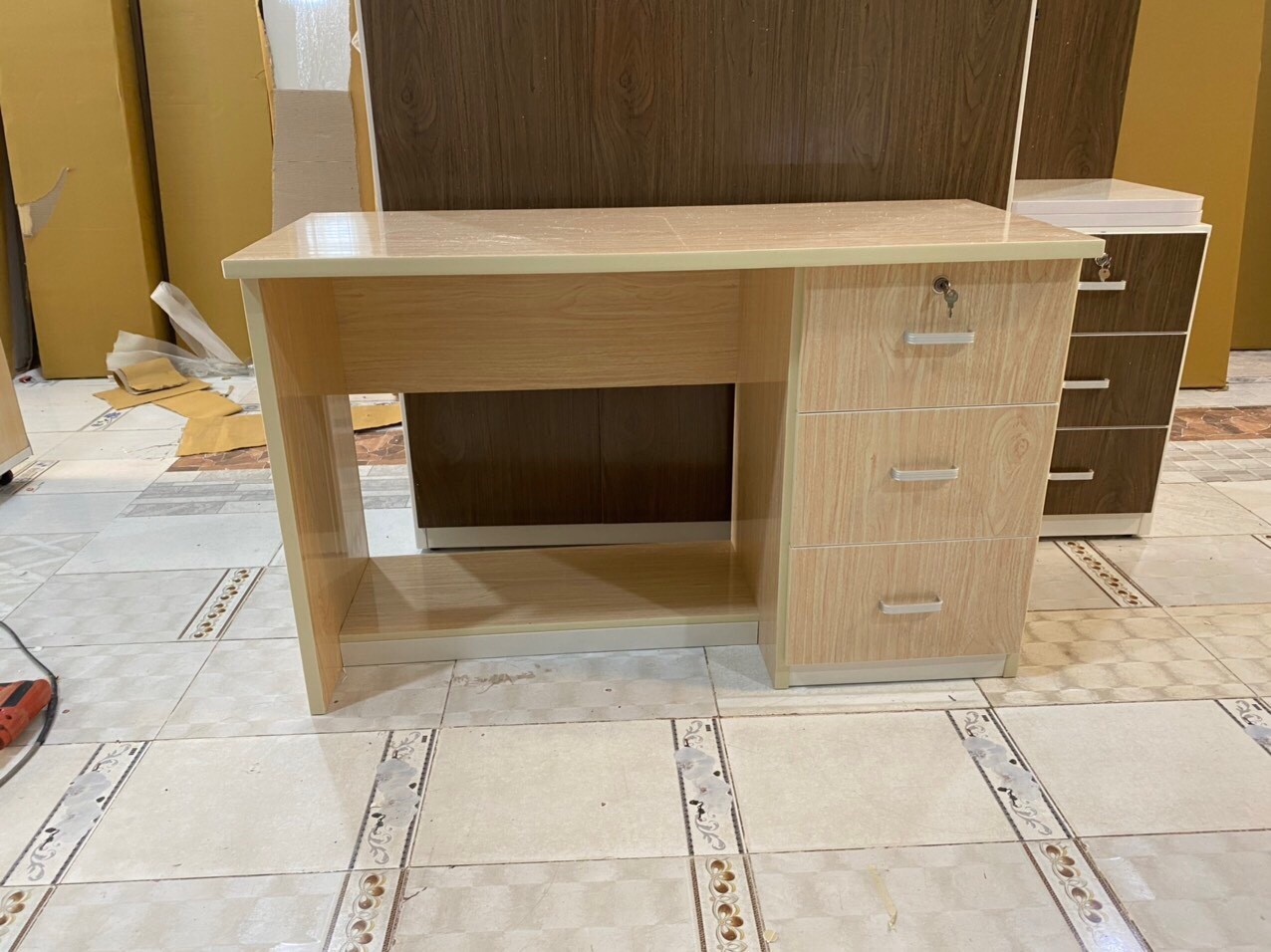 bàn làm việc nhựa 