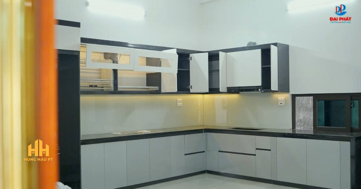 Cách Lựa Chọn Tấm Nhựa Làm Tủ Bếp – Đẹp, Bền Và An Toàn Cho Gia Đình Hiện Đại 2025