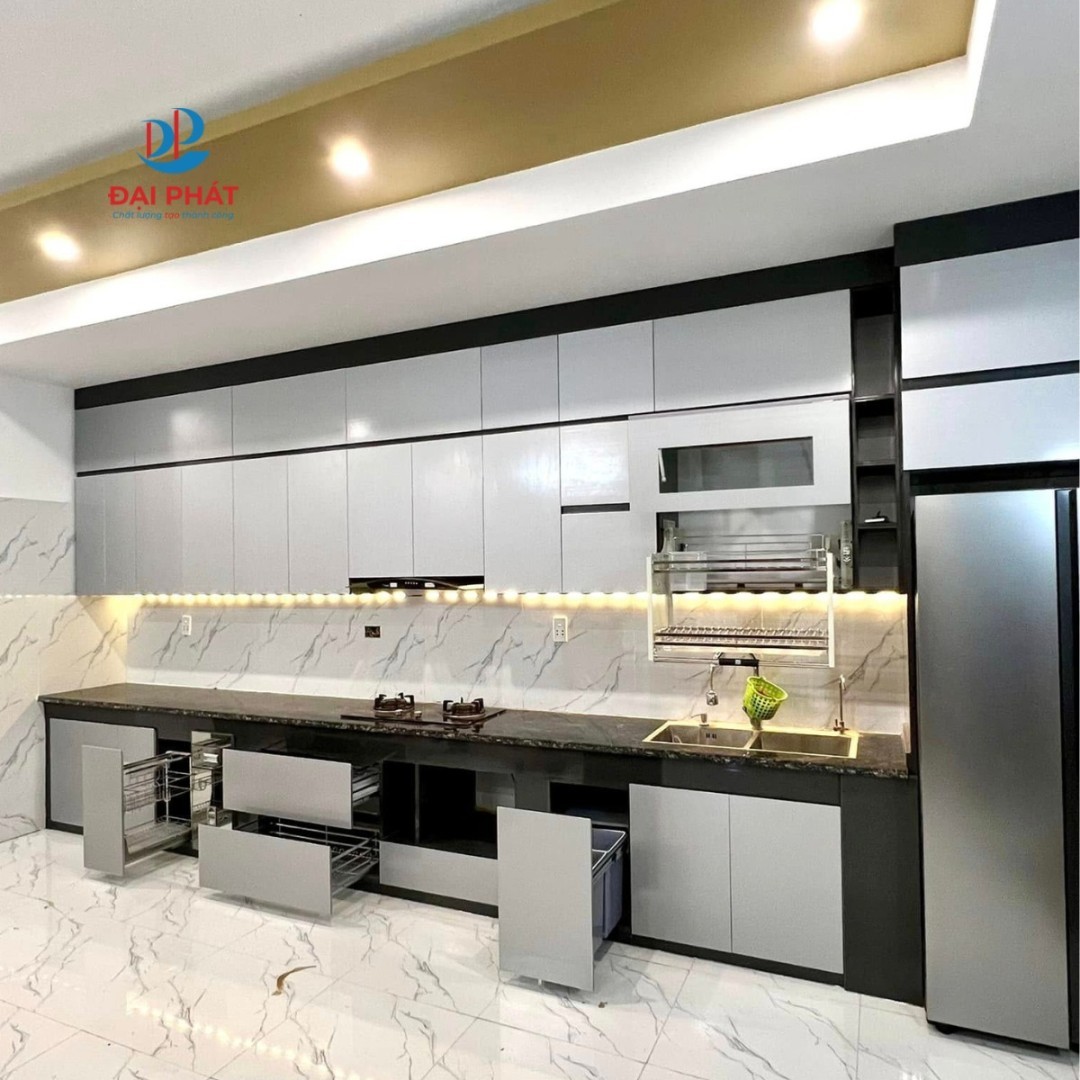 TỦ BẾP NHỰA GIÁ BAO NHIÊU 1 MÉT? BẢNG GIÁ CHI TIẾT & CÁCH CHỌN TỦ BẾP NHỰA CHUẨN 2025